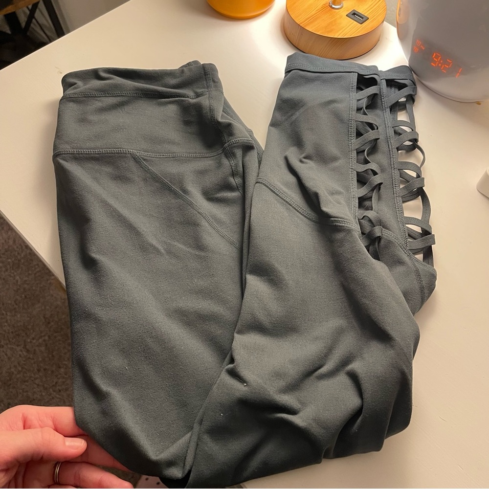 Zella Cropped Leggings Size M